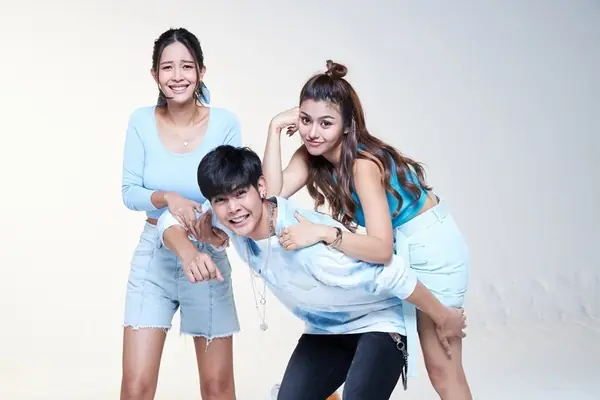 มวยสะดิ้ง หมัดซิ่งสายฟ้า