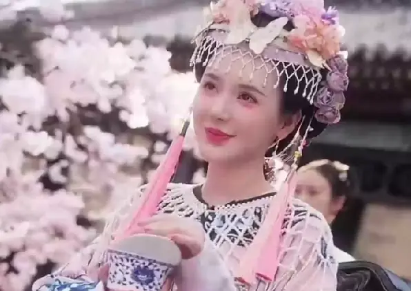 โฉมงามใต้เงาดาบ