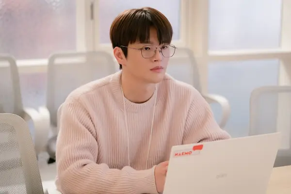 แฟนสมมติสะดุดรัก